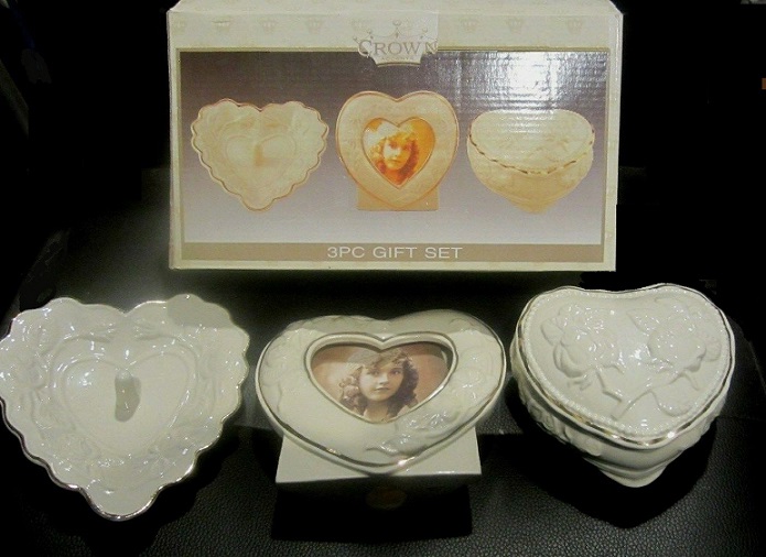 #2387 Crown Accents 3 Piece Heart Gift Set ***NEED WEIGHT